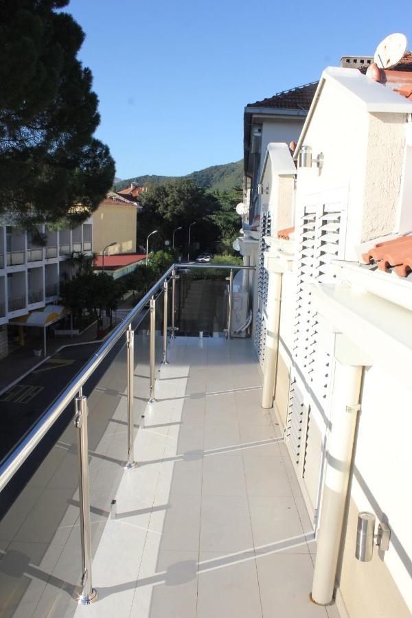 Penthouse By The Sea Apartment Tivat Exterior foto